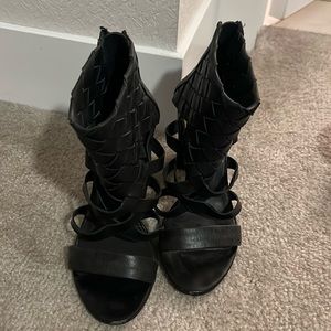 Womens dolce vita black straps sandal. Size 9